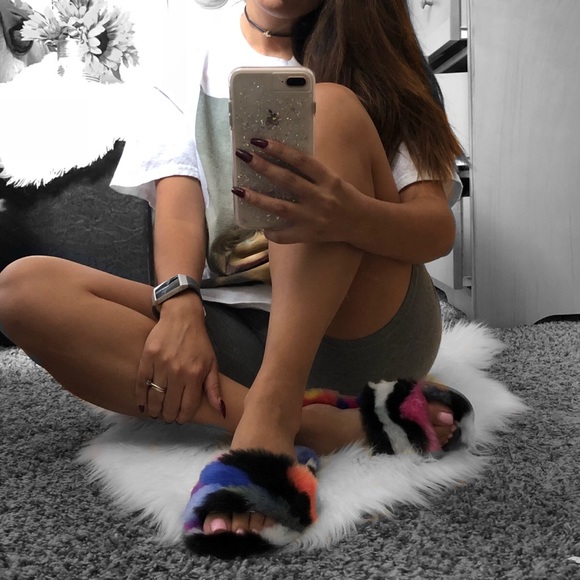 💕Restock💕 slippers /sandals/ house shoes - Picture 2 of 7